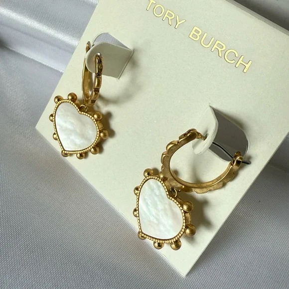 ❌Price Drop ❌NWOT Tory Burch Gold and White Pearly Heart Earrings. - Picture 2 of 9